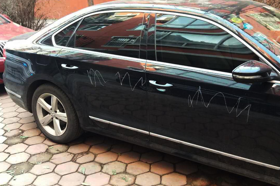 物業(yè)費不等于保管費，業(yè)主車輛被劃，找物業(yè)索賠被駁回！